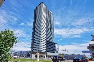 Common Element Condo in Vaughan