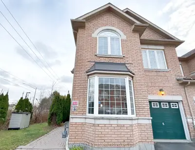 Att/Row/Townhouse in Richmond Hill