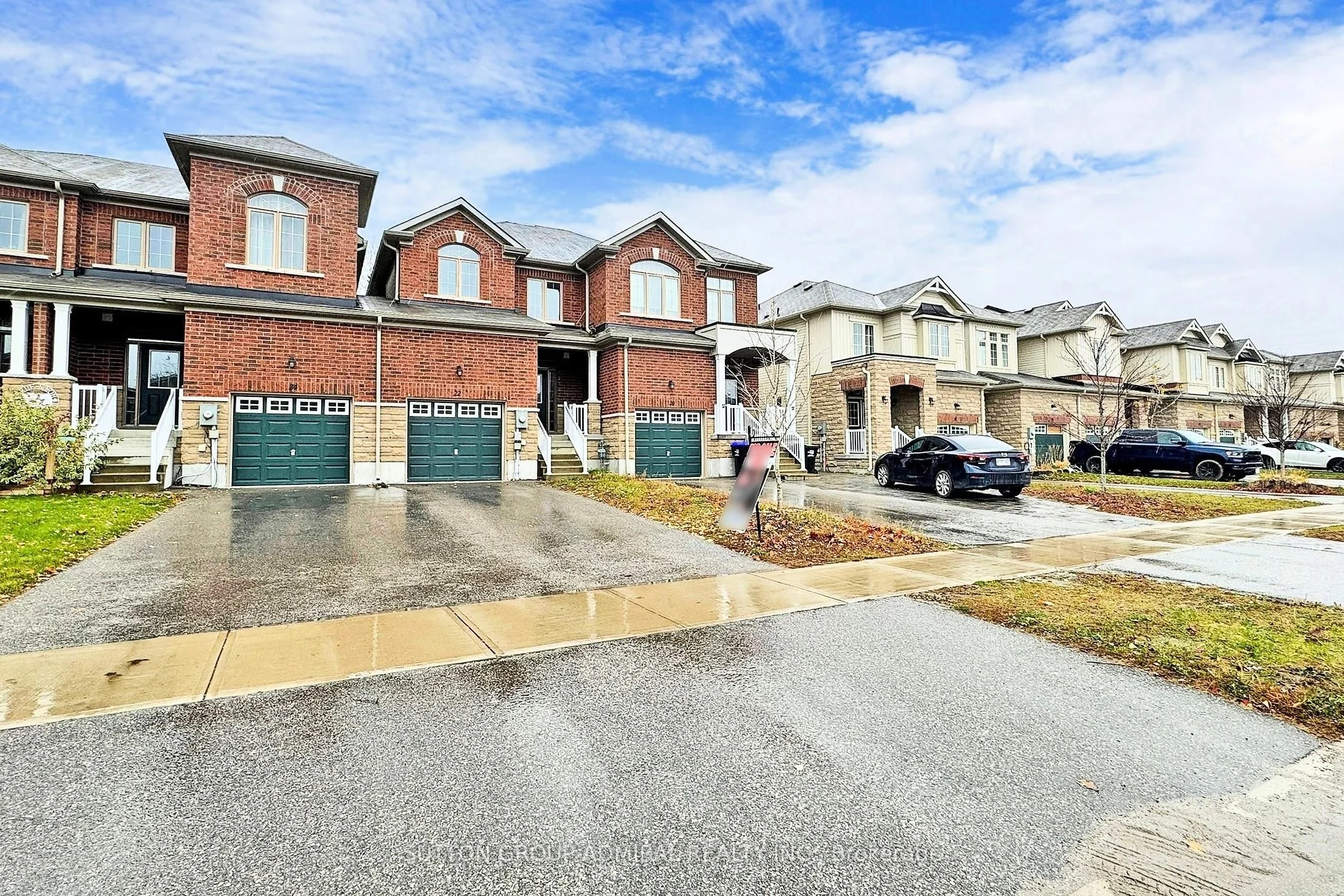 Att/Row/Townhouse in Essa