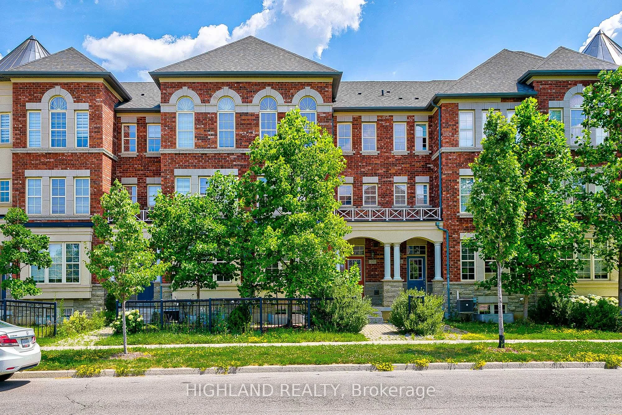 Att/Row/Townhouse in Vaughan