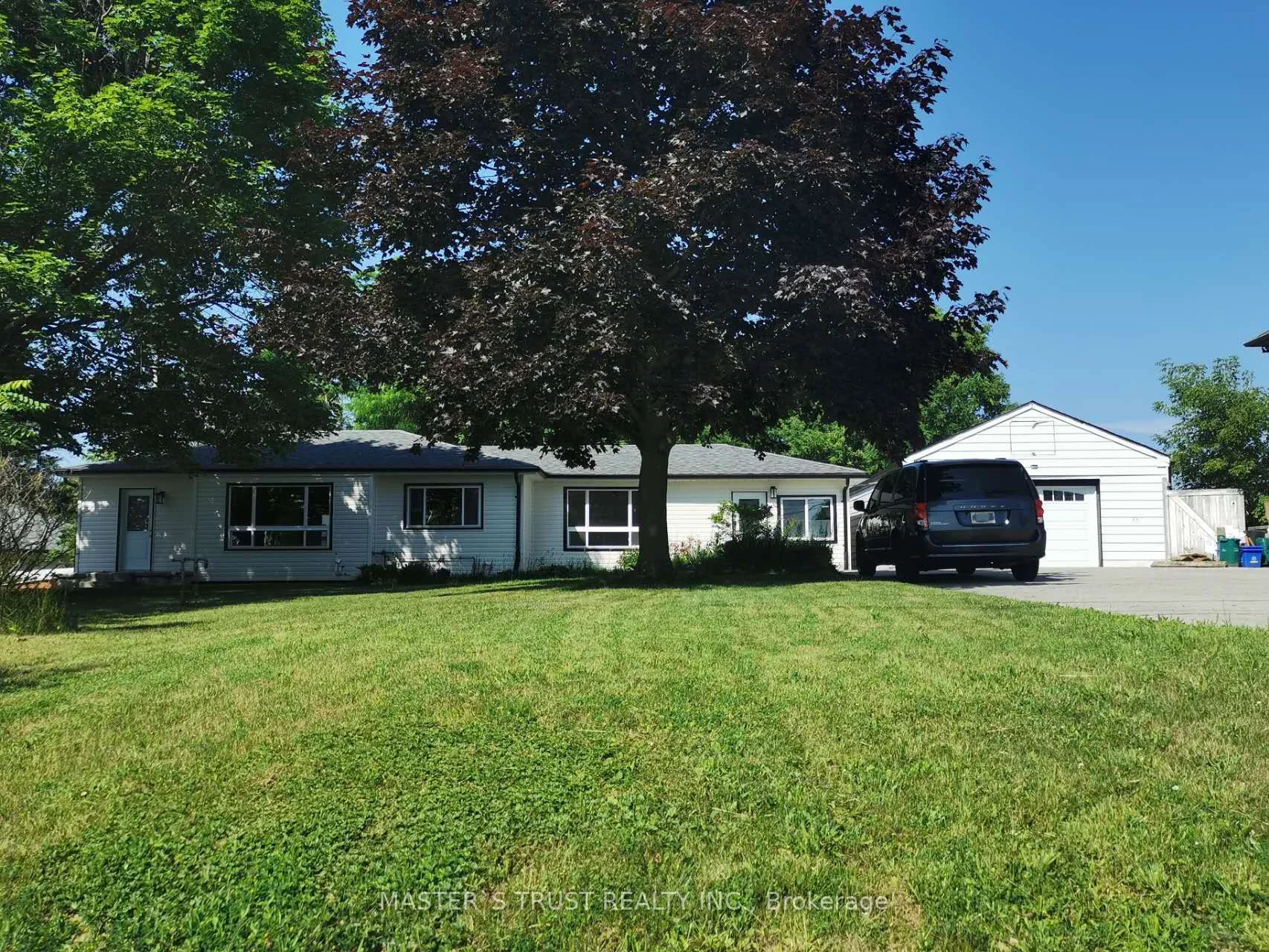 #north 118 The Queensway N, Georgina, On, L4p 0l6