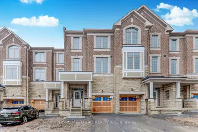 Att/Row/Townhouse in Markham