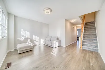 9025 Yonge Street, Richmond Hill, On L4c 0l2