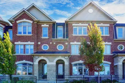 Condo Townhouse in Vaughan
