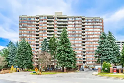 Condo Apartment in Richmond Hill