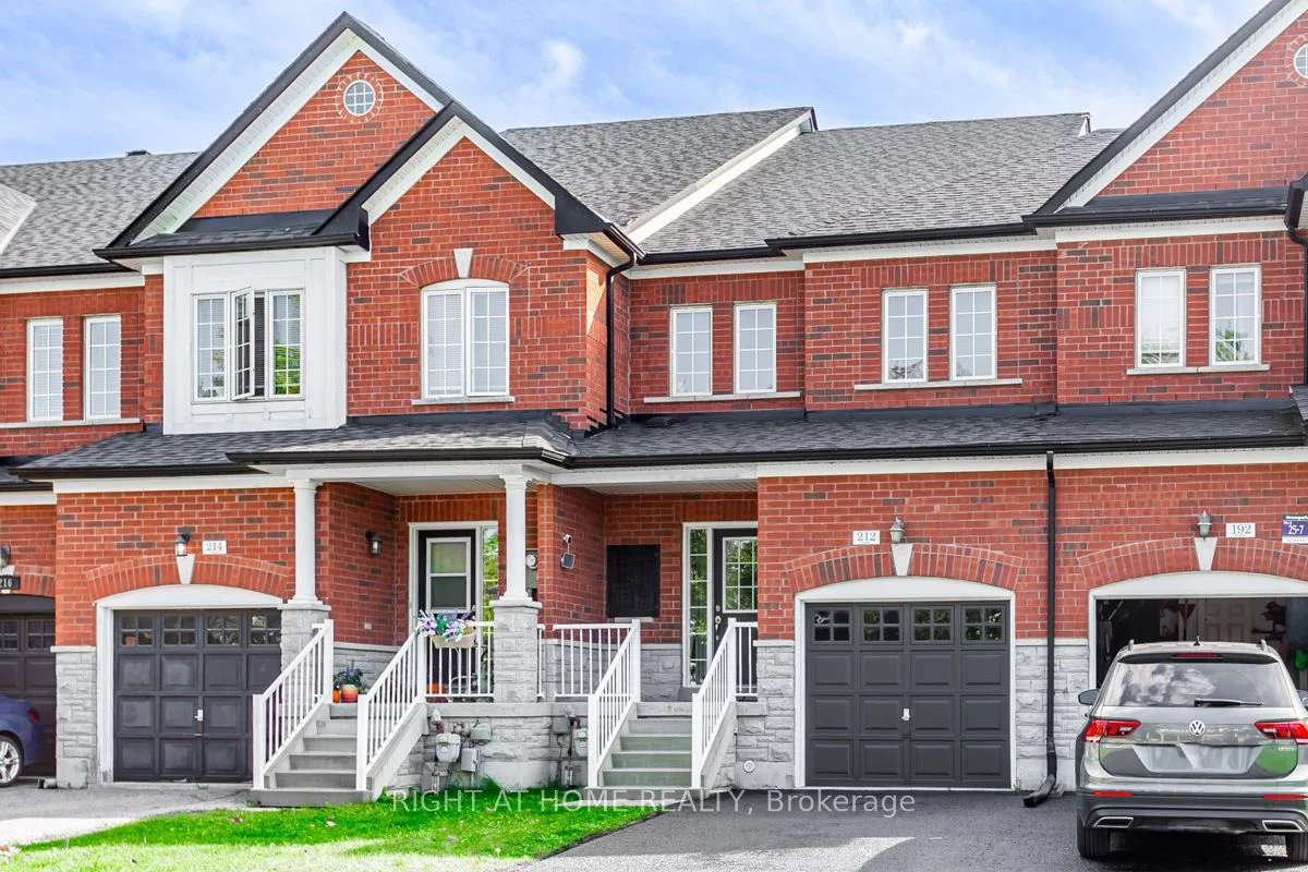 Att/Row/Townhouse in Aurora