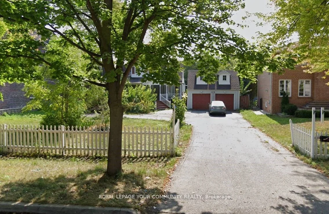 Room in Richmond Hill