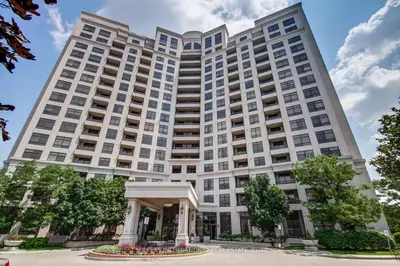 Condo Apartment in Vaughan