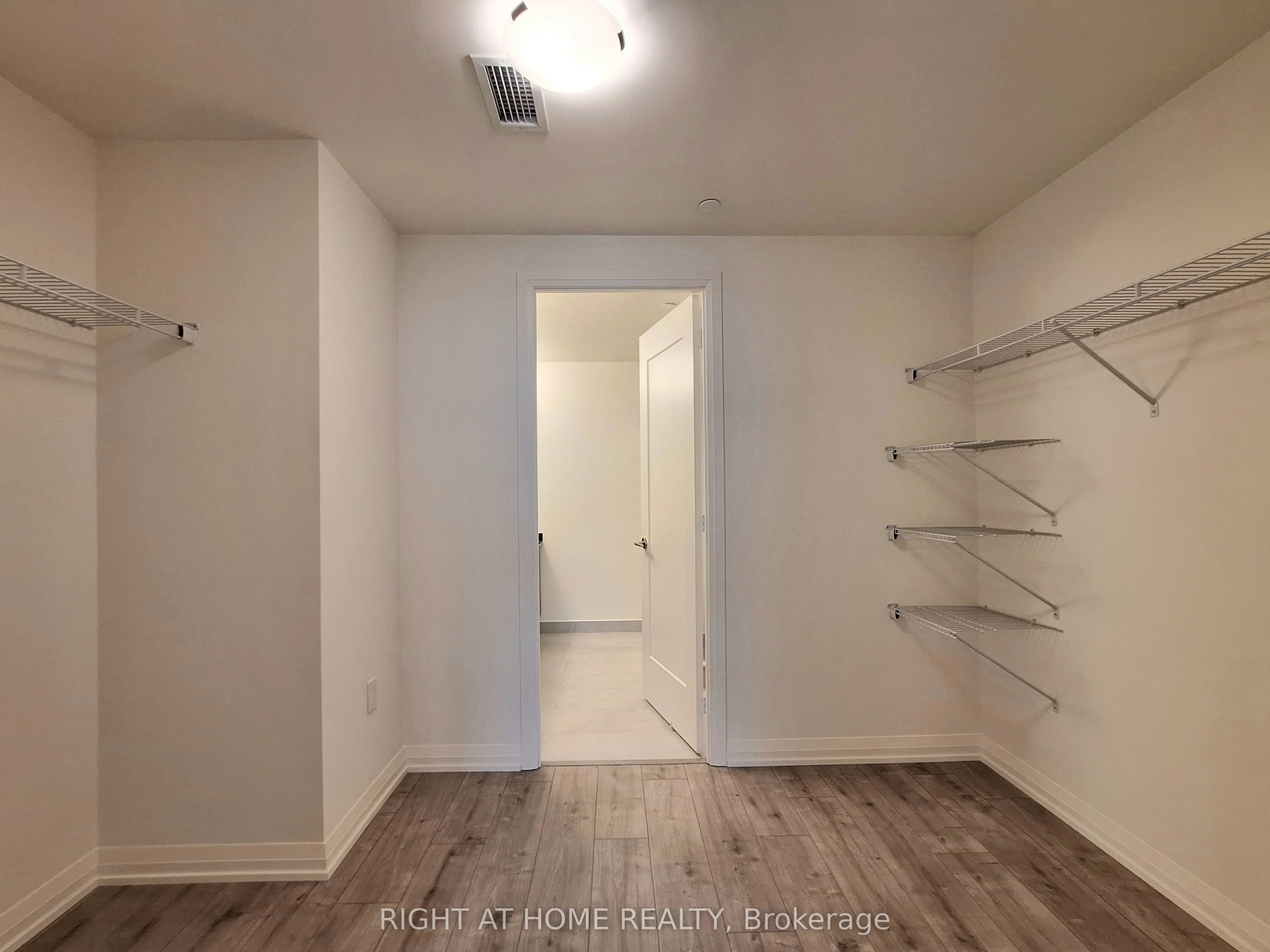 8960 Jane Street 226, Vaughan, ON L4K 2M9