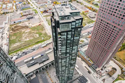 Condo Apartment in Vaughan
