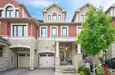 Att/Row/Townhouse in Vaughan