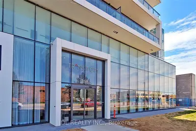 Condo Apartment in Vaughan
