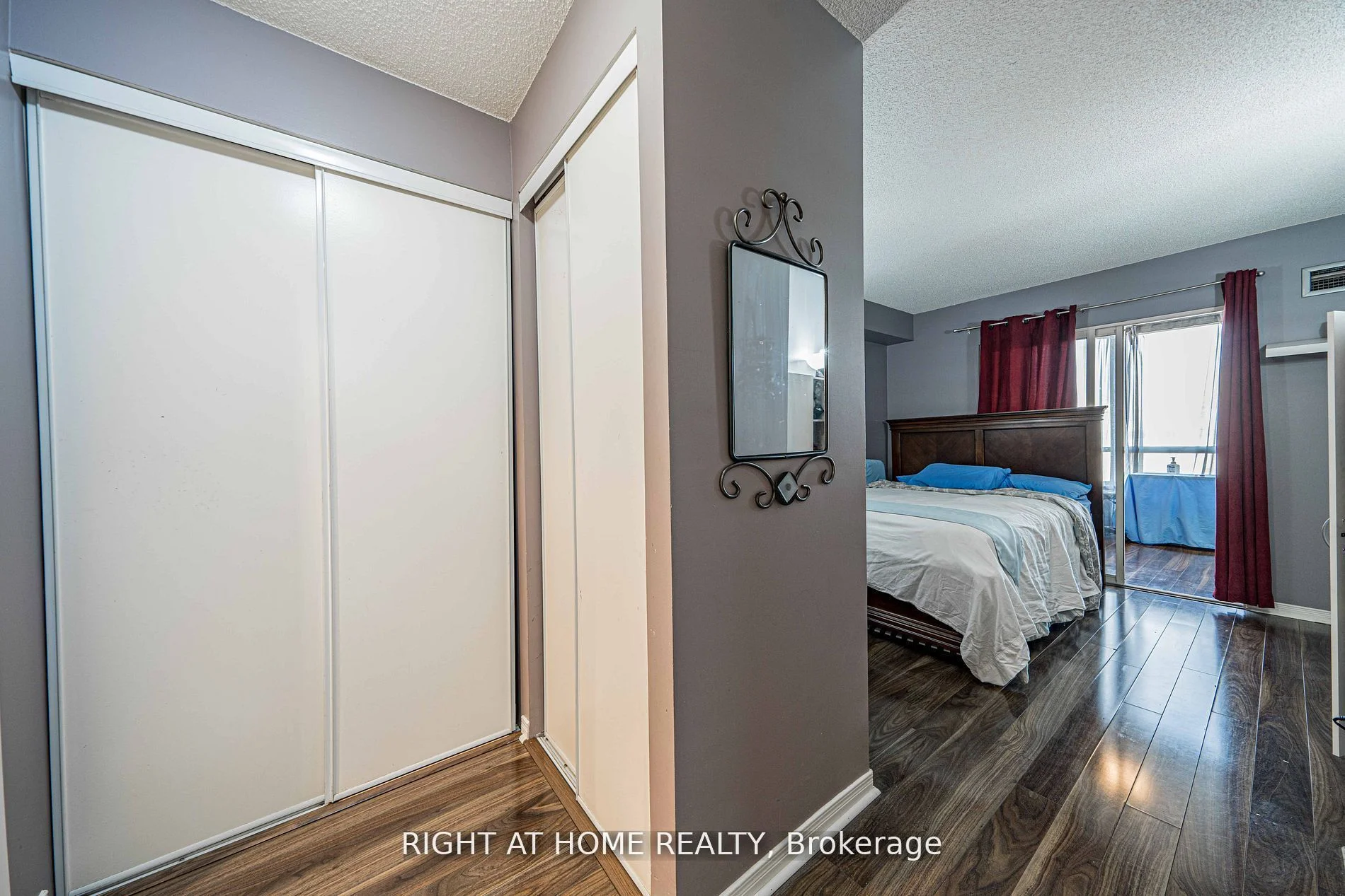 309 Major Mackenzie Drive E 806, Richmond Hill, ON L4C 9V5