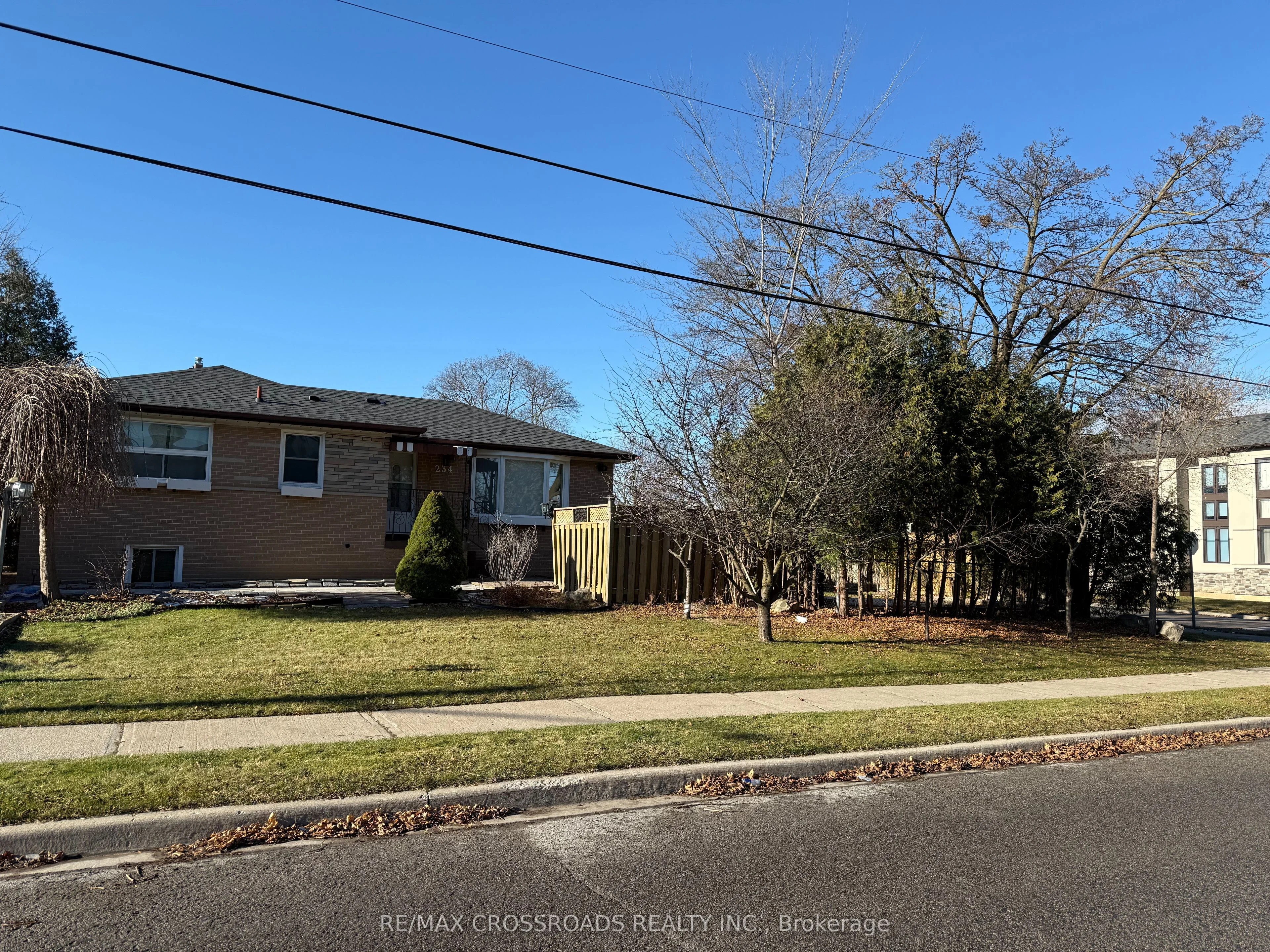234 Sussex Avenue (main), Richmond Hill, On L4c 2g4