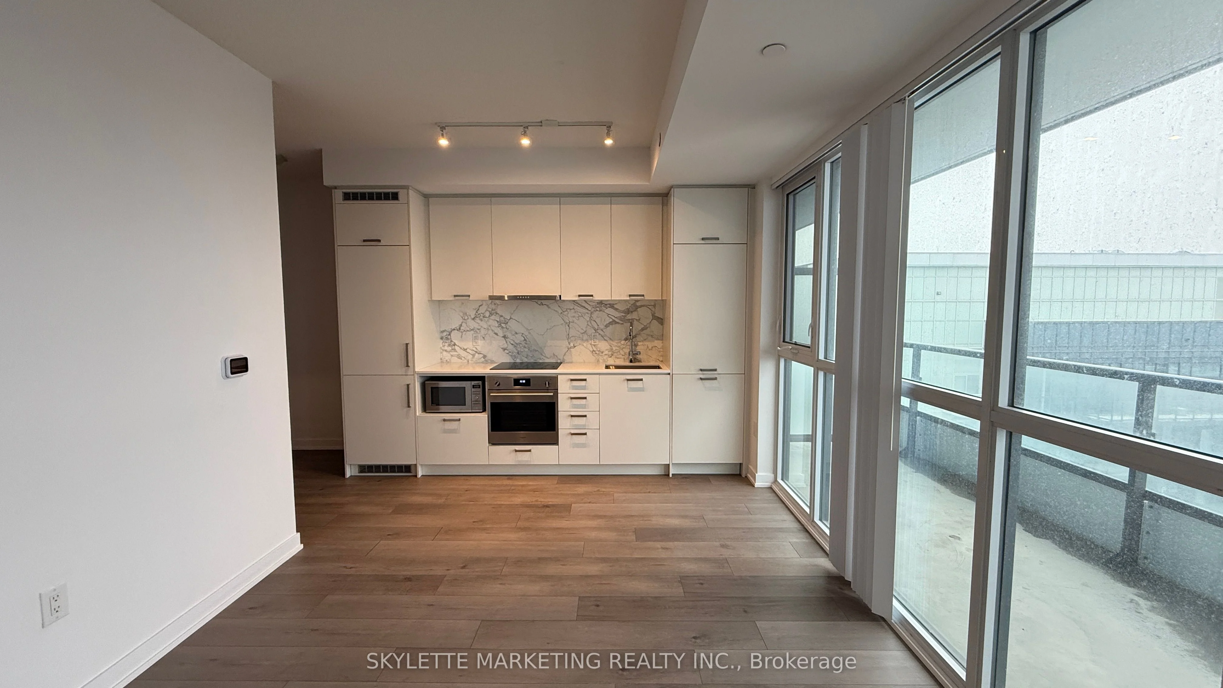 38 Honeycrisp Crescent 1808, Vaughan, ON L4K 0M8