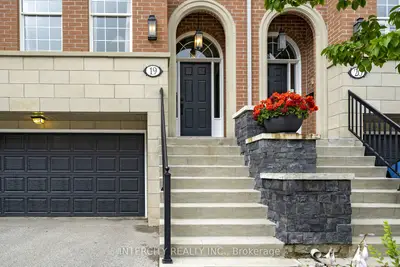 Condo Townhouse in Vaughan