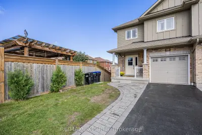 Att/Row/Townhouse in Innisfil