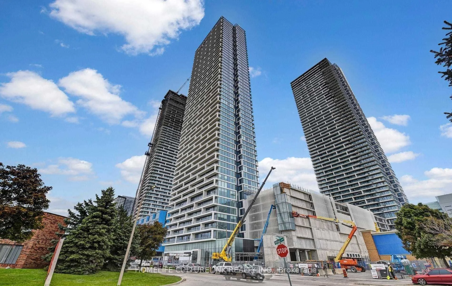 Condo Apartment in Vaughan