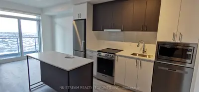 Common Element Condo in Vaughan