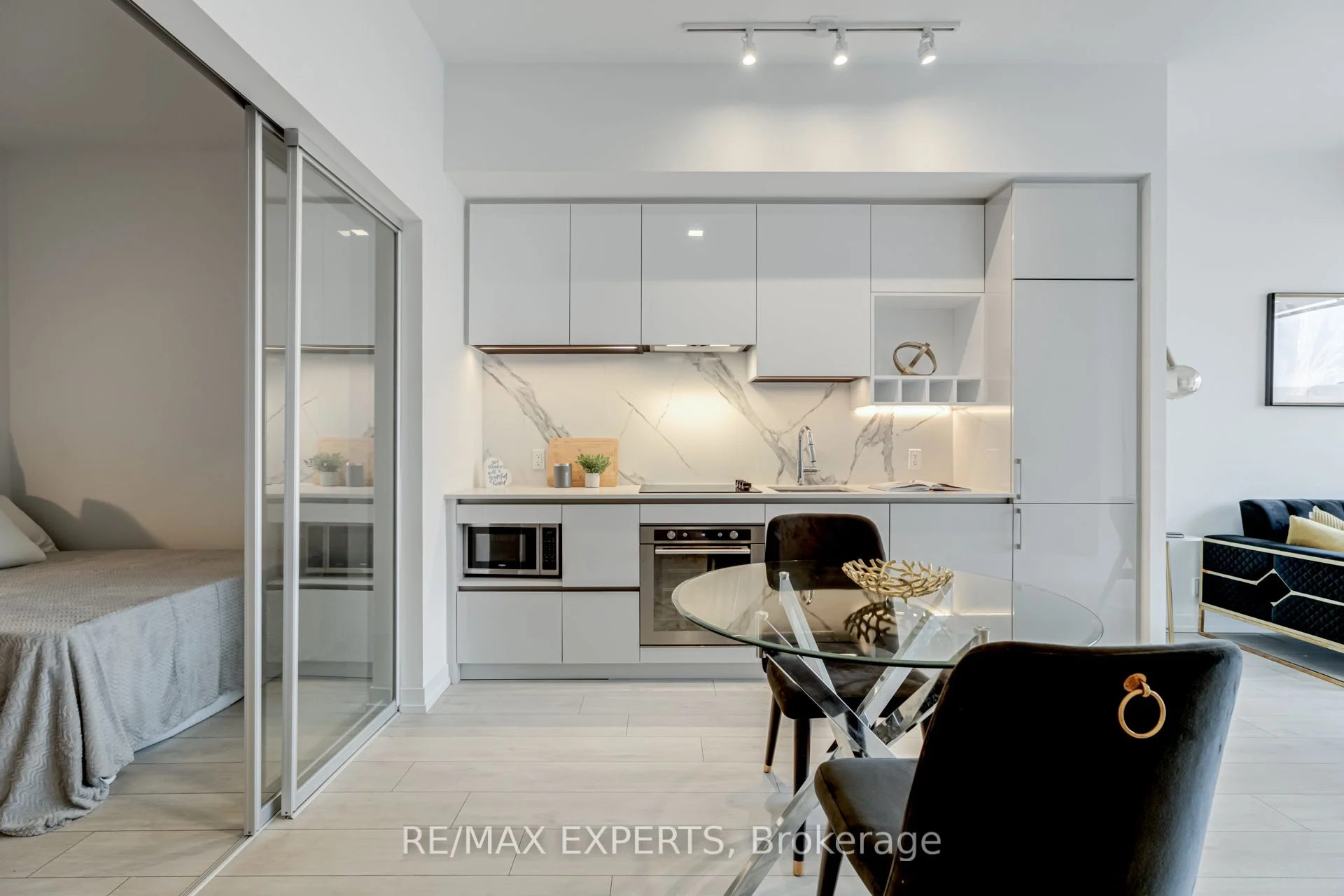 9 Buttermill Avenue Th 02, Vaughan, ON L4K 0J5