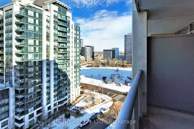 Condo Apartment in Vaughan