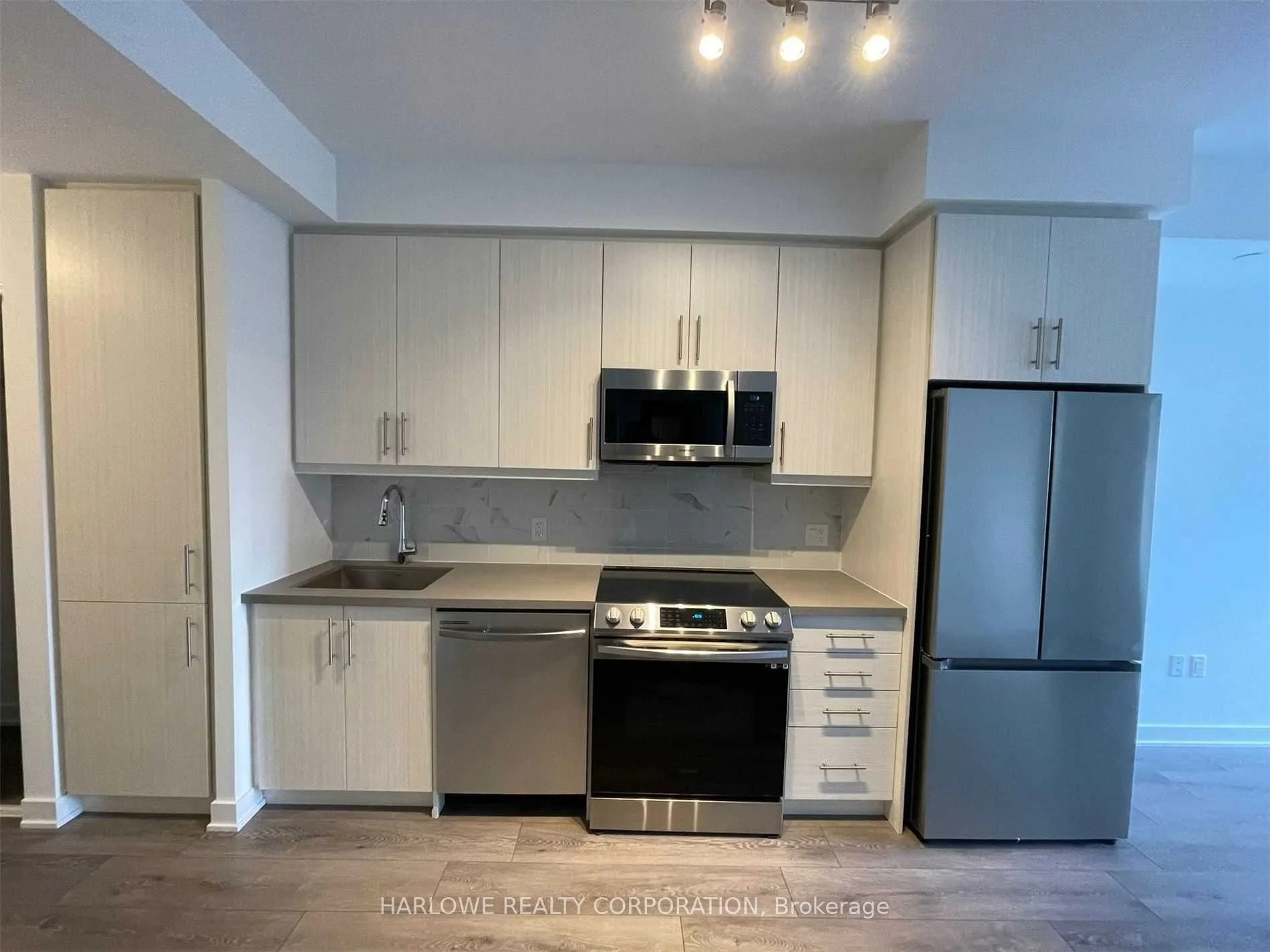 Condo Apartment in Richmond Hill