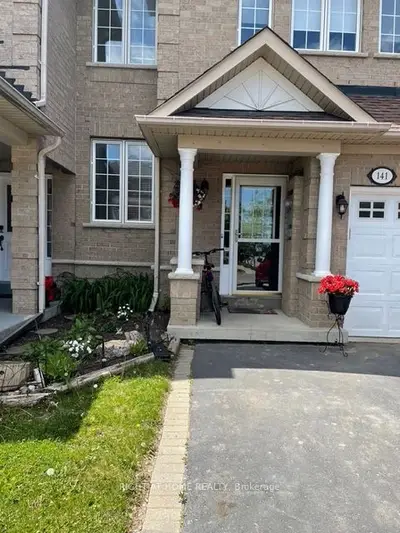 Att/Row/Townhouse in Aurora