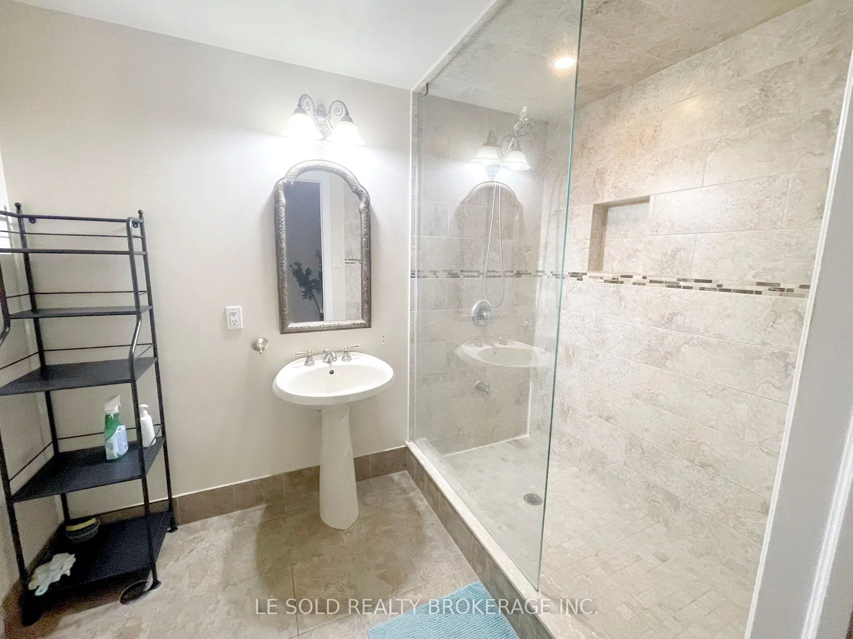 347 Fern Avenue Bsmt Rm, Richmond Hill, ON L4C 8P6