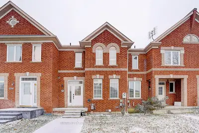 Att/Row/Townhouse in Vaughan