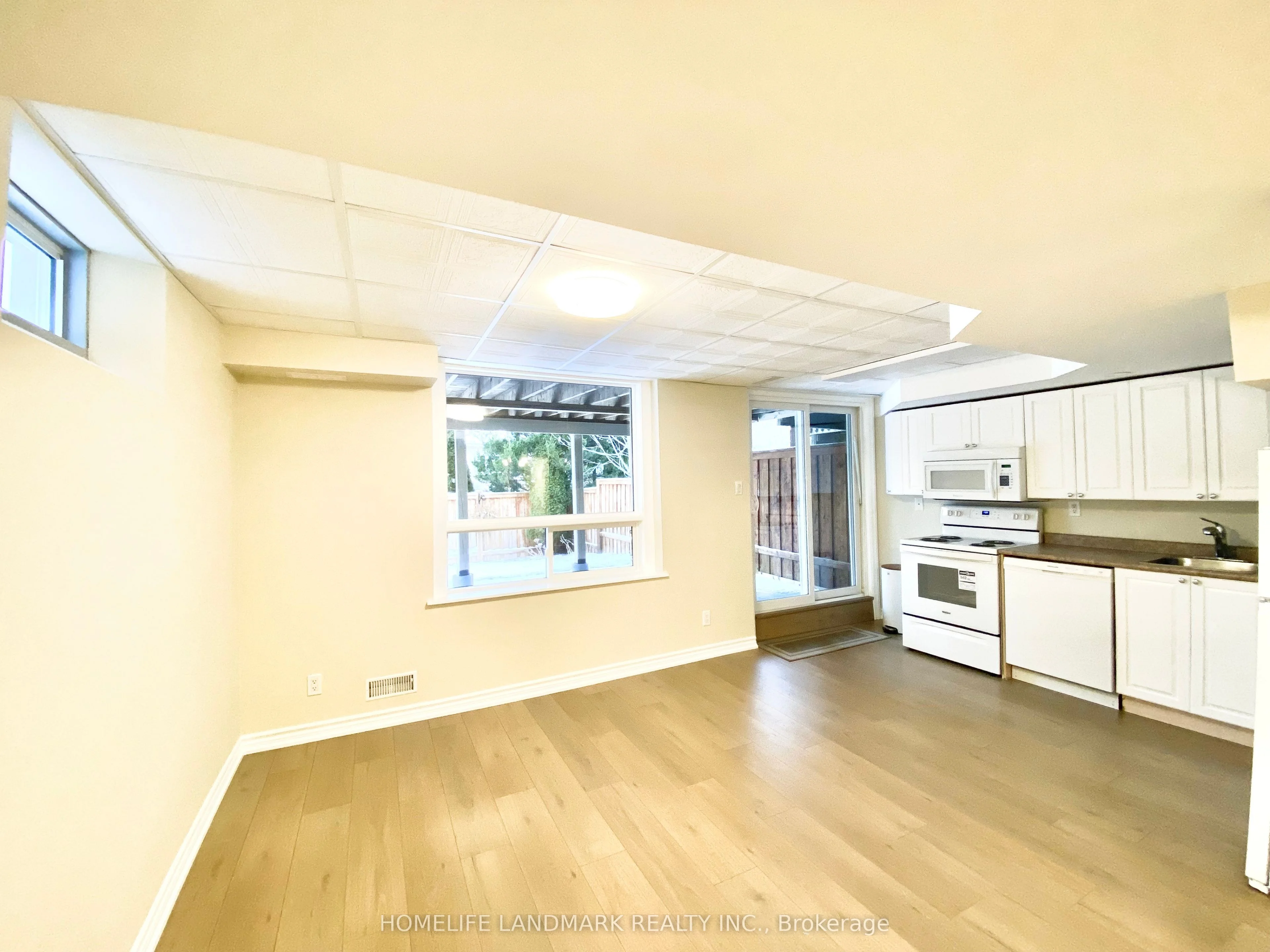 Semi-Detached in Aurora