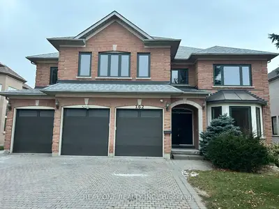 Detached in Richmond Hill