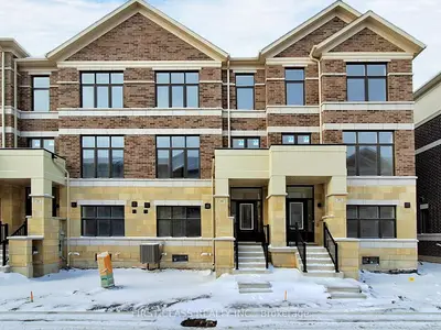 Att/Row/Townhouse in Richmond Hill