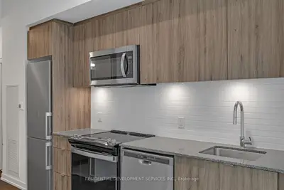 Condo Apartment in Richmond Hill