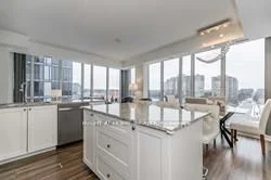 Condo Apartment in Richmond Hill