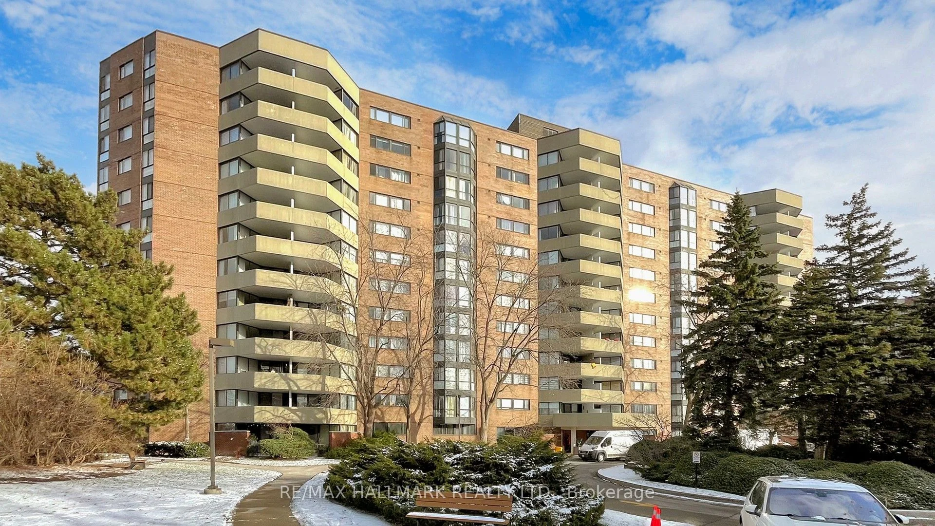 Condo Apartment in Richmond Hill