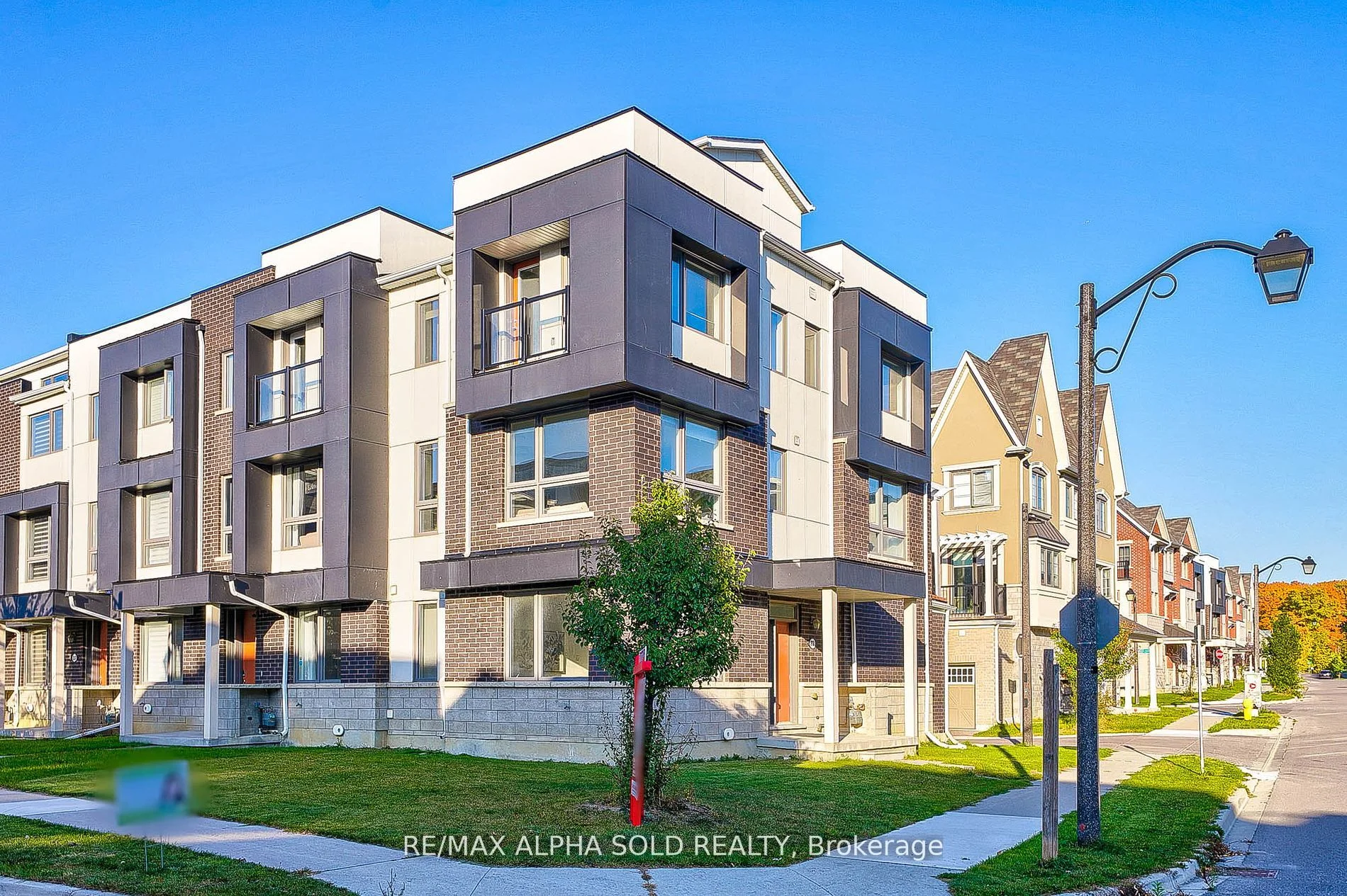 23 Adam Sellers Street, Markham, On L6b 1m8