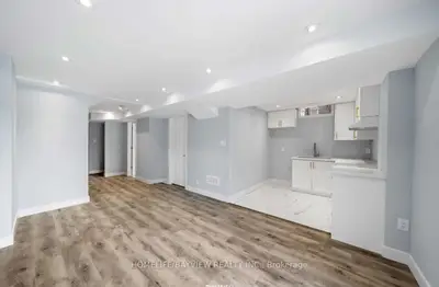376 Bartholomew Drive Bmnt, Newmarket, On L3x 2e7