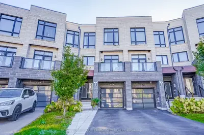 Att/Row/Townhouse in Vaughan