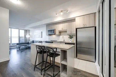 Condo Apartment in Richmond Hill
