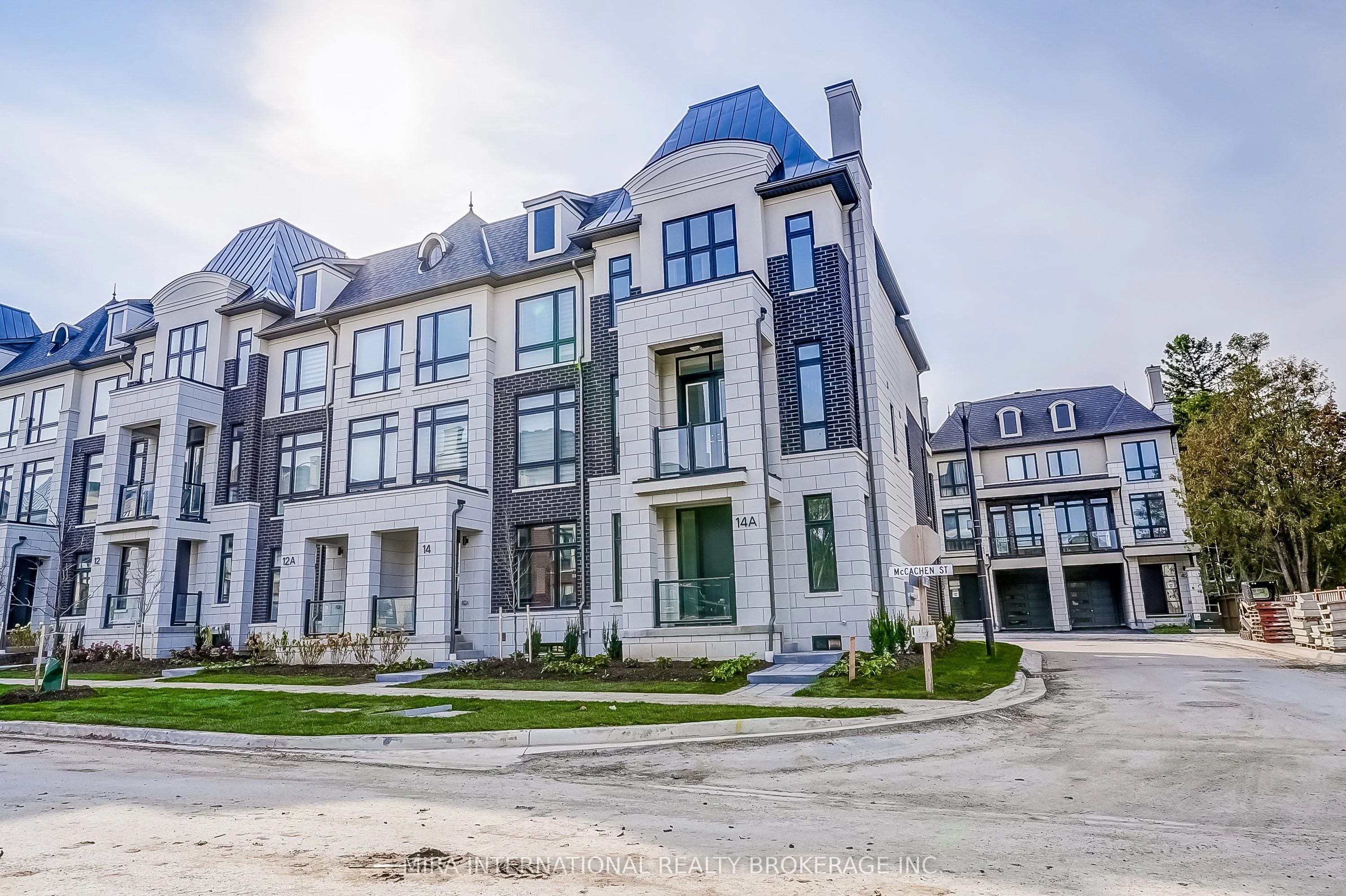 14a Mccachen Street, Richmond Hill, On L4e 2x5