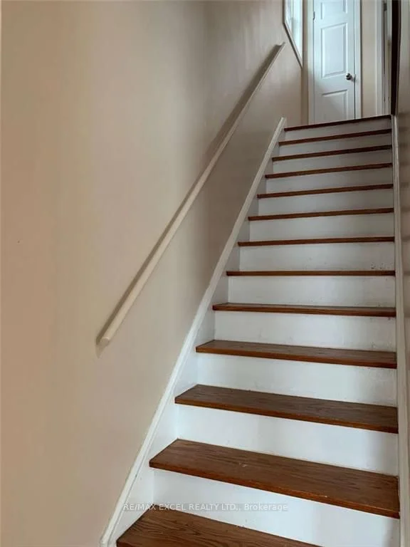 229 Zelda Crescent Upper, Richmond Hill, ON L4C 2Y7
