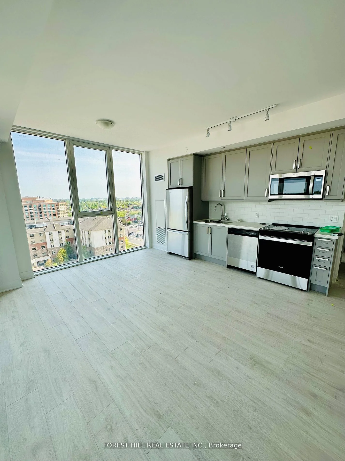 10 Gatineau Drive 1002, Vaughan, ON L4J 0L2