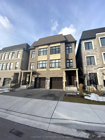 Semi-Detached in Richmond Hill