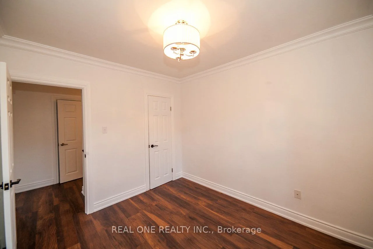 375 Neal Drive, Richmond Hill, ON L4C 3L6