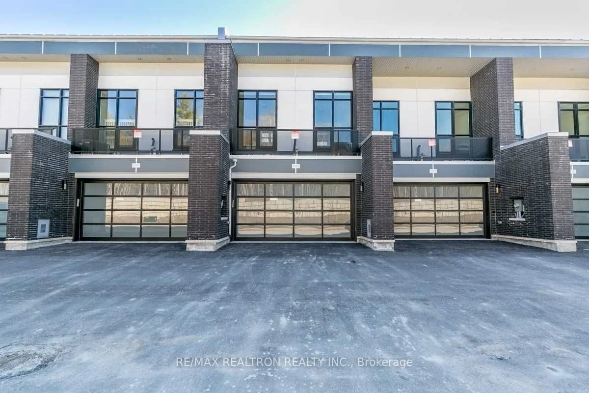 Att/Row/Townhouse in Innisfil