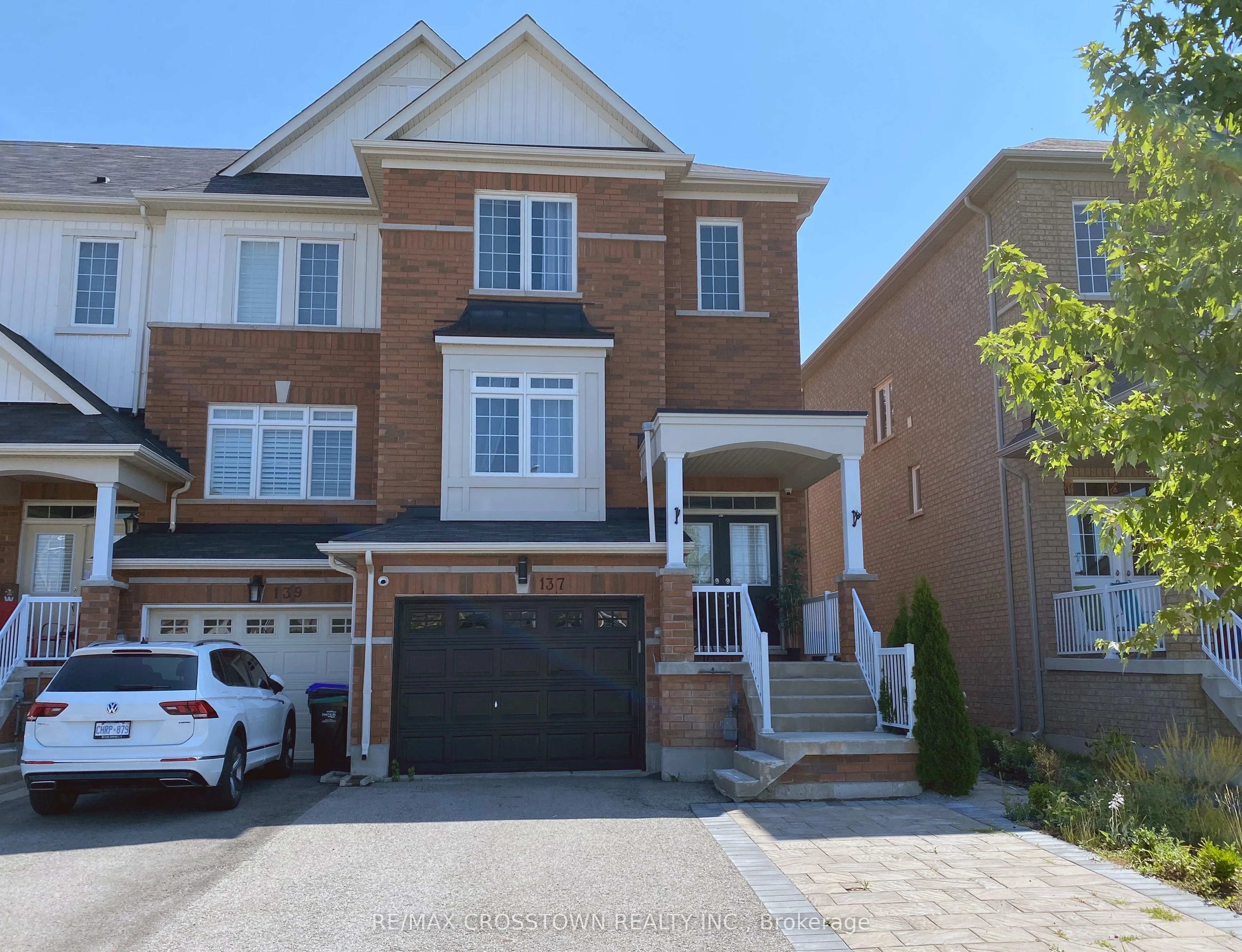 Att/Row/Townhouse in Bradford West Gwillimbury