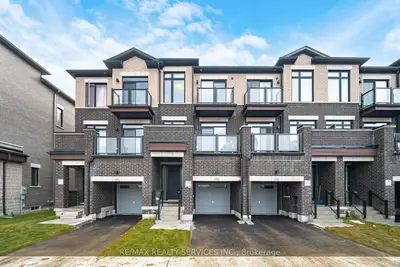 Att/Row/Townhouse in Vaughan