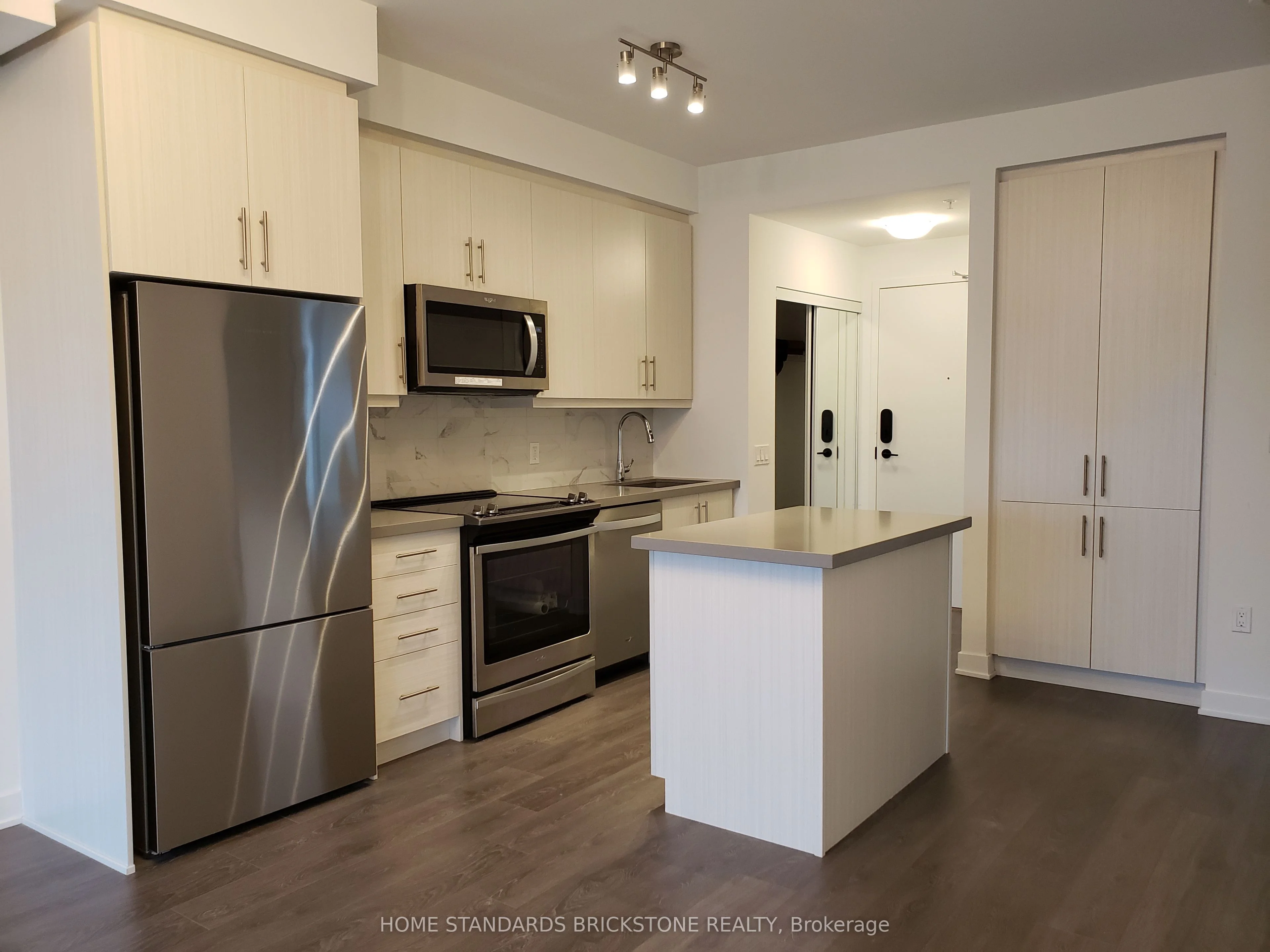 85 Oneida Crescent S 1115, Richmond Hill, On L4b 0h4