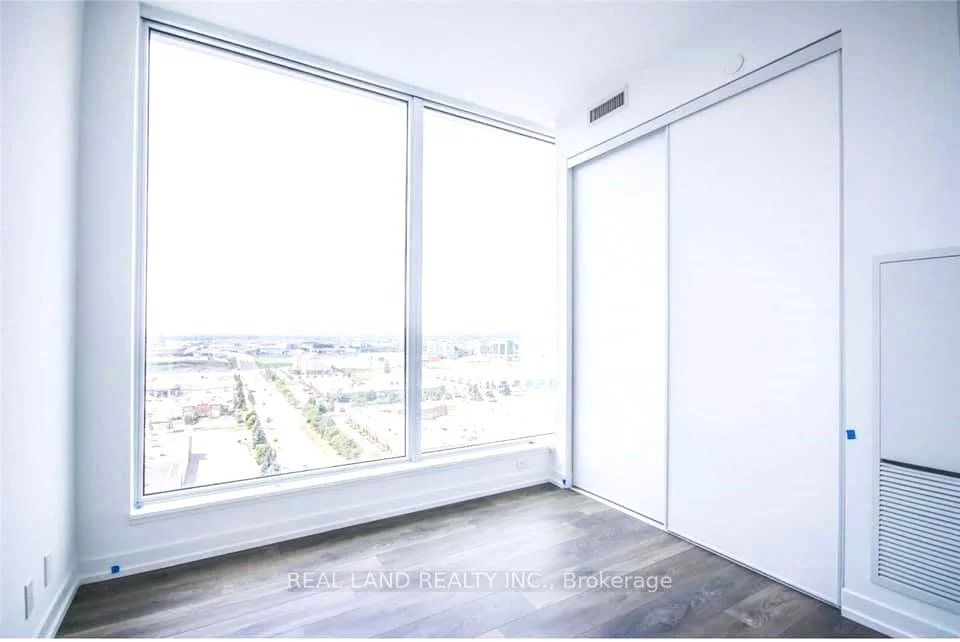 898 Portage Parkway 705, Vaughan, ON L4K 0J6