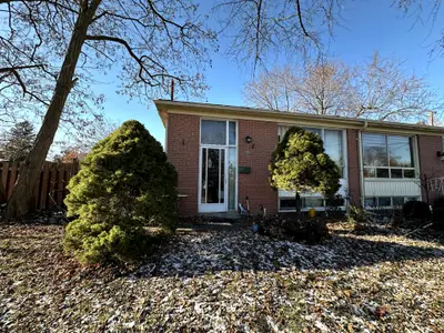 Semi-Detached in Richmond Hill